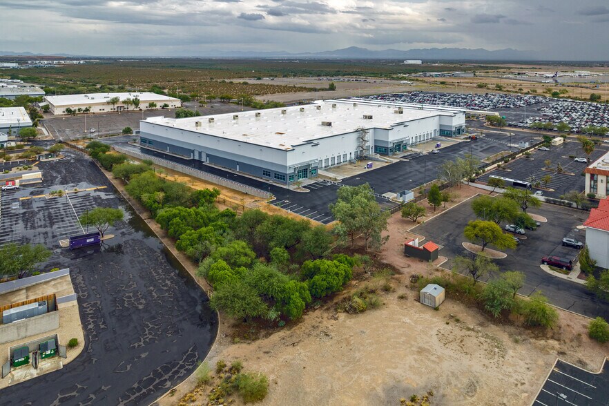 2717 E Corona Rd, Tucson, AZ à louer - Photo du bâtiment - Image 3 de 6