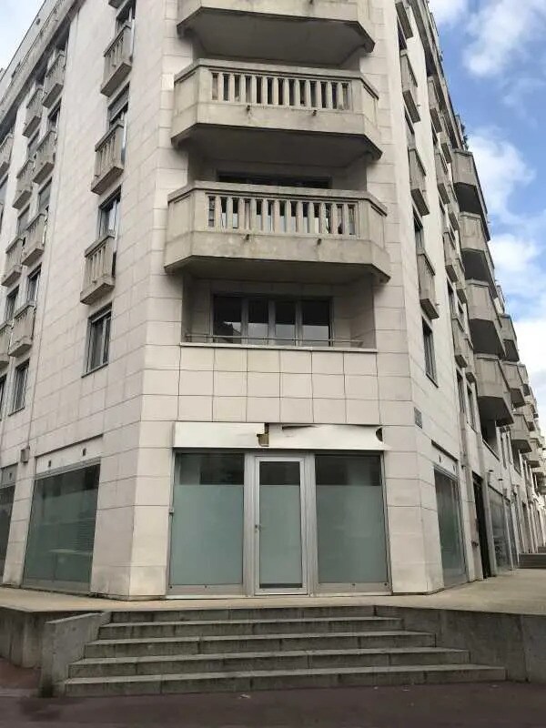 Commerce de détail dans Saint-Mandé à vendre Photo du bâtiment- Image 1 de 6