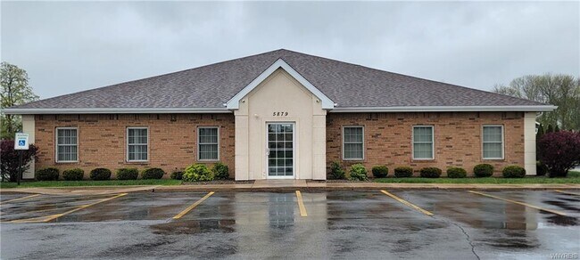 Plus de détails pour 5879 Snyder Dr, Lockport, NY - Bureau à vendre