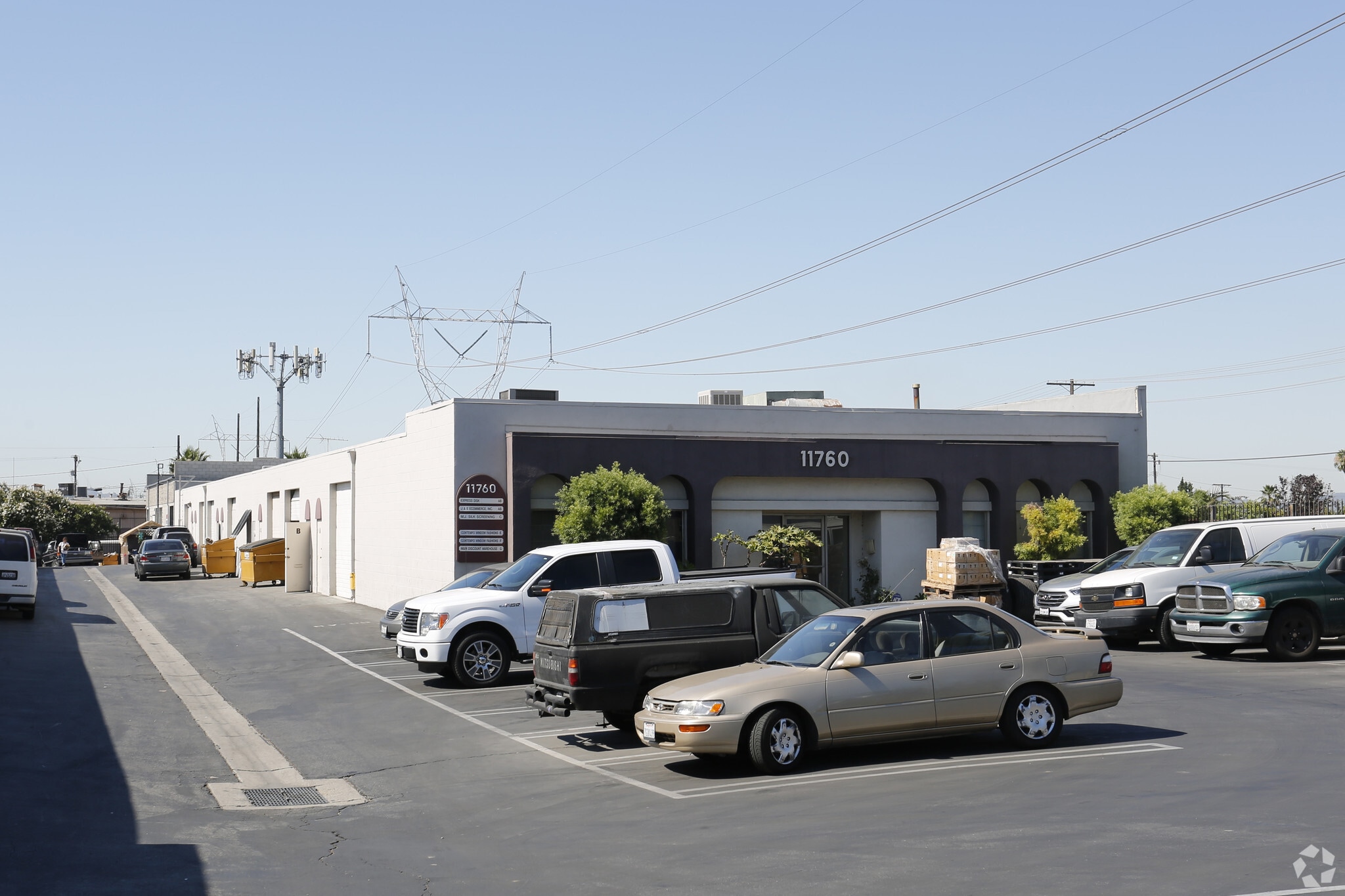 11760 Roscoe Blvd, Sun Valley, CA for lease Primary Photo- Image 1 of 7