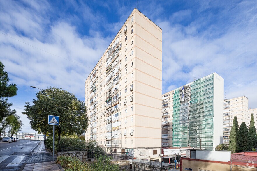 Immeuble residentiel dans Madrid, Madrid à vendre - Photo du bâtiment - Image 2 de 2
