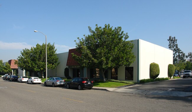 Plus de détails pour 10934-10940 Portal Dr, Los Alamitos, CA - Local d'activités à louer