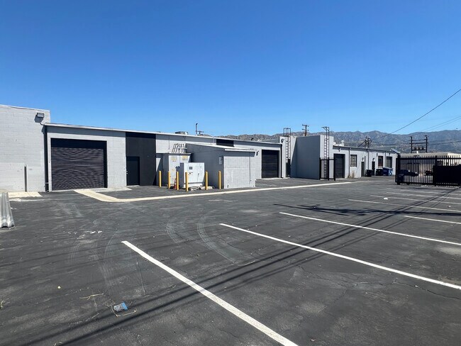 More details for Four Unit Muli-Tenant Industrial – Industrial for Sale, Burbank, CA