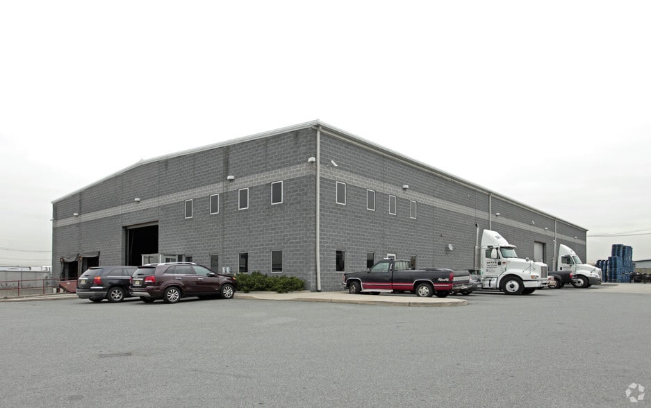 629 Henry St, Elizabeth, NJ for lease - Building Photo - Image 2 of 11