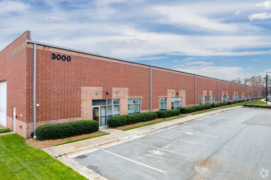 3000 Perimeter Park Dr W, Morrisville, NC for lease - Building Photo - Image 2 of 8