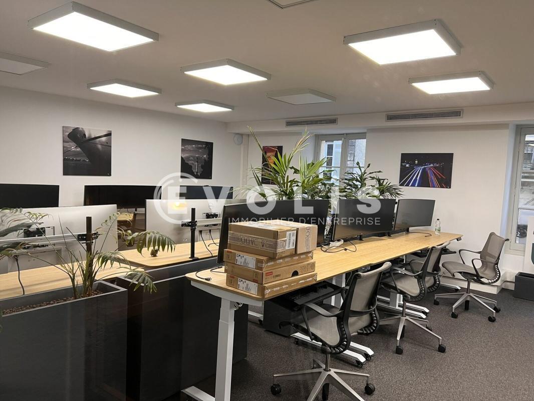 Office in Bordeaux for lease Interior Photo- Image 1 of 2