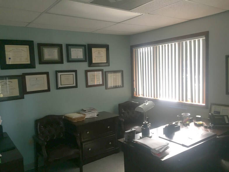 2130 Highway 35, Sea Girt, NJ for sale - Interior Photo - Image 2 of 128