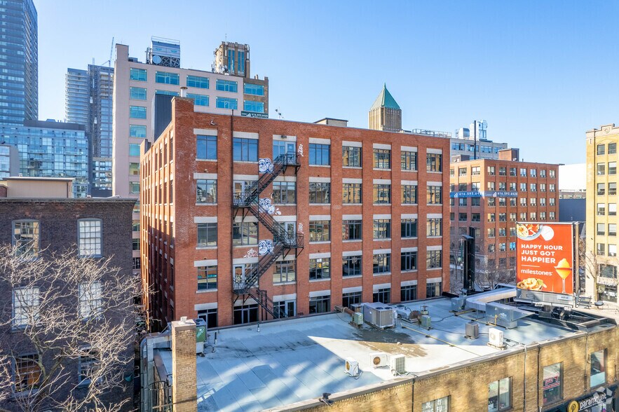 129 Spadina Ave, Toronto, ON à louer - Photo du bâtiment - Image 3 de 5