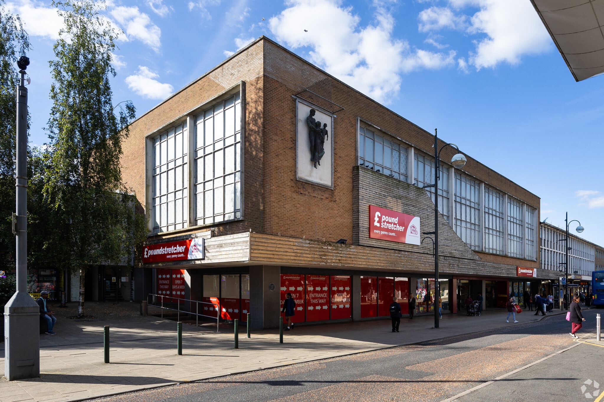 14-26 The Broadway, Crawley for lease Primary Photo- Image 1 of 3