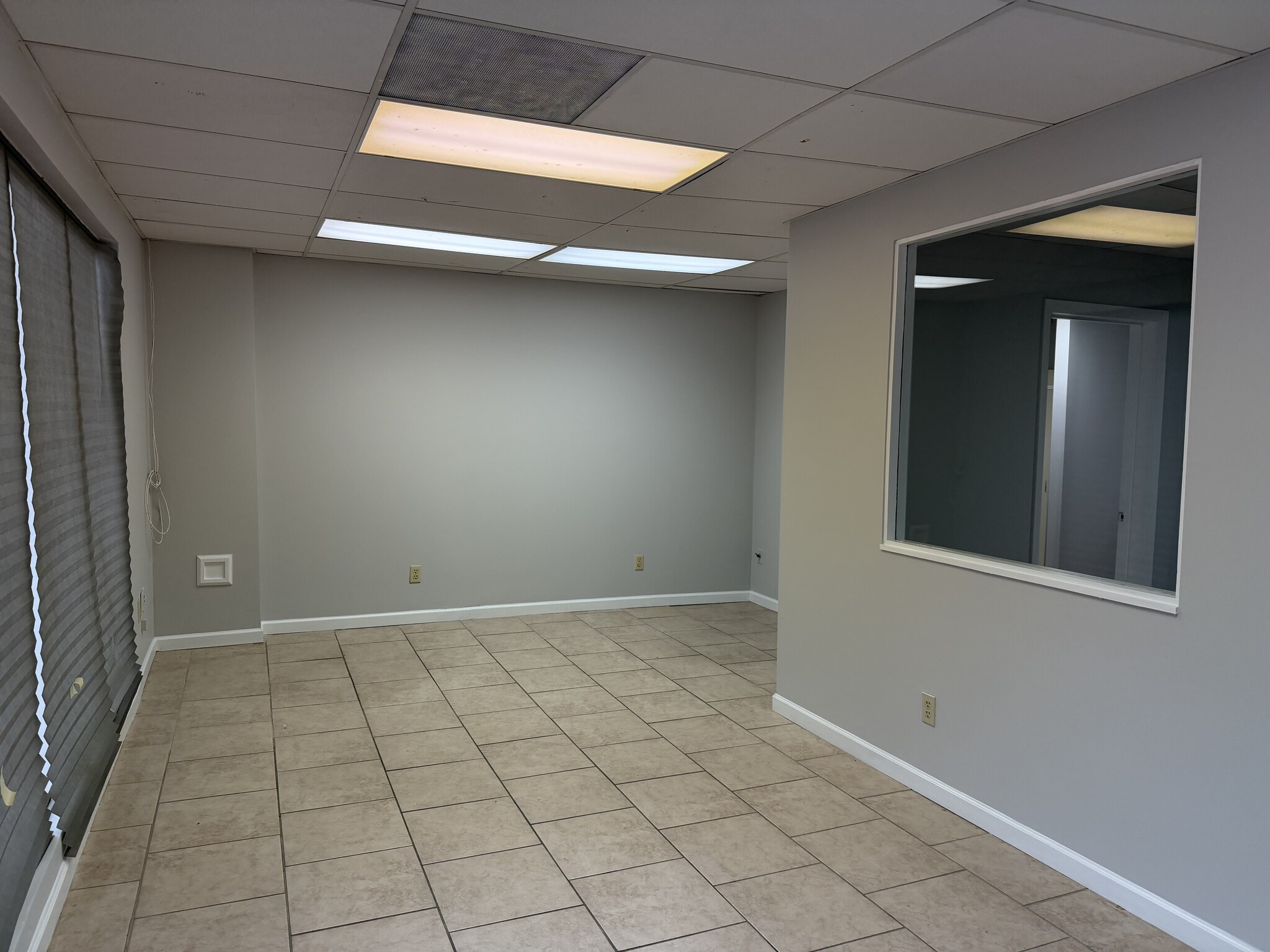 1676-1710 Barcrest Dr, Memphis, TN for lease Interior Photo- Image 1 of 10