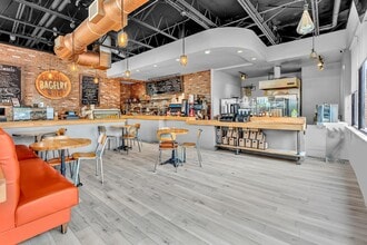 3693 SW 22nd Ter, Miami, FL à louer Photo intérieure- Image 2 de 65