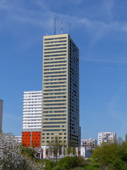 Flex in Bagnolet for lease - Building Photo - Image 3 of 9