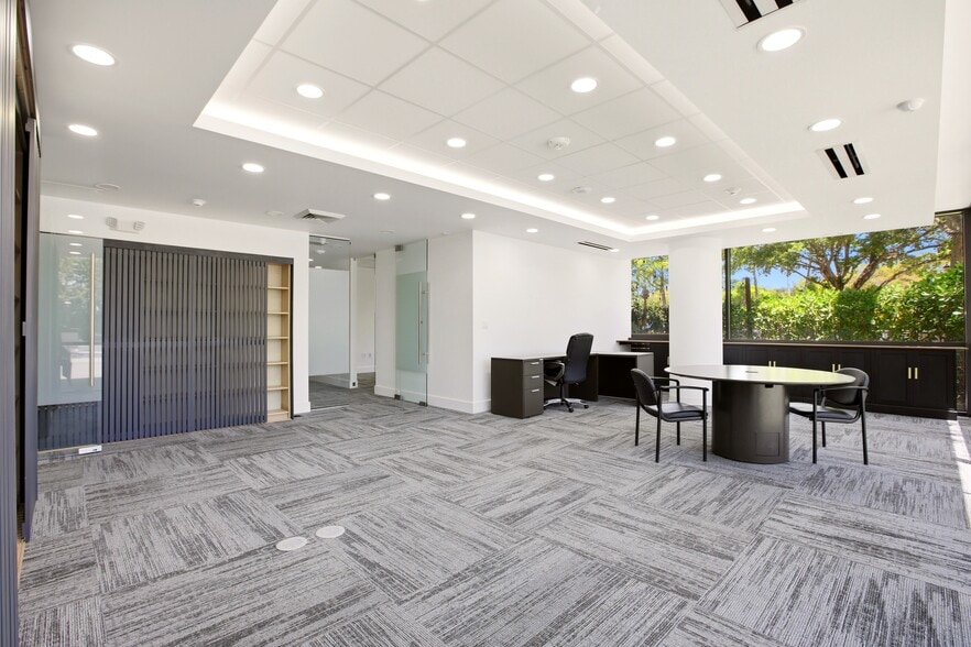 6625 miami lakes Dr, Miami Lakes, FL for lease - Building Photo - Image 2 of 19