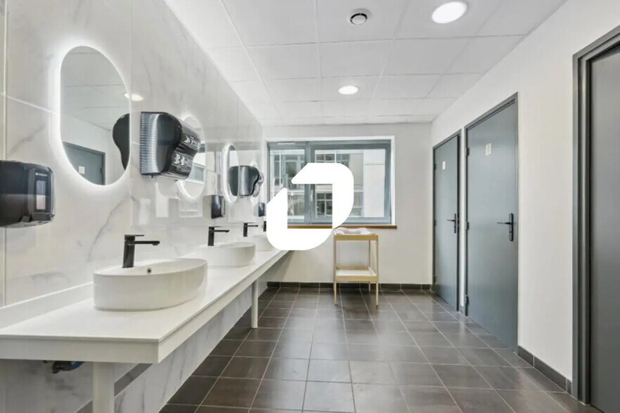 Office in Lognes for lease - Building Photo - Image 3 of 11