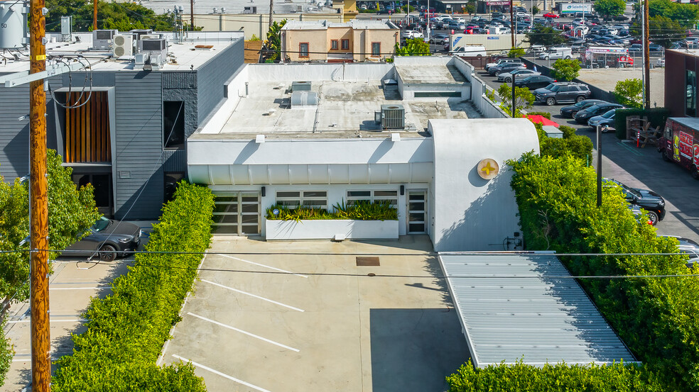 726 N Cahuenga Blvd, Los Angeles, CA à vendre - Photo du bâtiment - Image 1 de 1