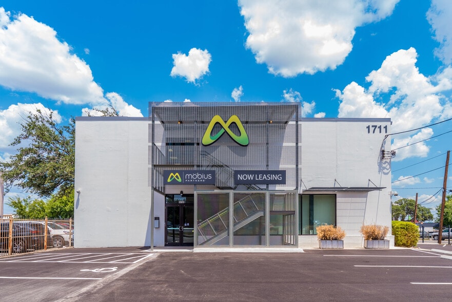 1711 Citadell Plz, San Antonio, TX for sale - Primary Photo - Image 1 of 34