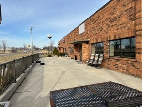 3300 3 Oaks Rd, Cary, IL à louer Photo intérieure- Image 2 de 10