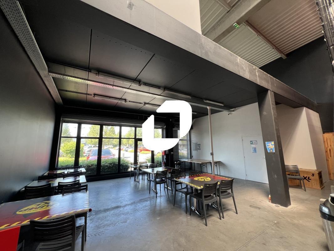 Flex in Hallennes-lez-Haubourdin for lease Interior Photo- Image 1 of 10