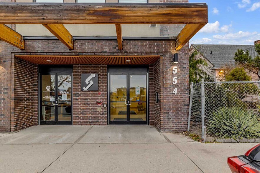 554 Leon Av, Kelowna, BC à vendre - Photo du bâtiment - Image 2 de 8