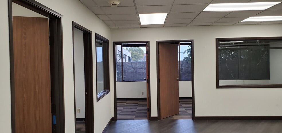 1100 N Tustin Ave, Anaheim, CA for lease - Interior Photo - Image 3 of 4