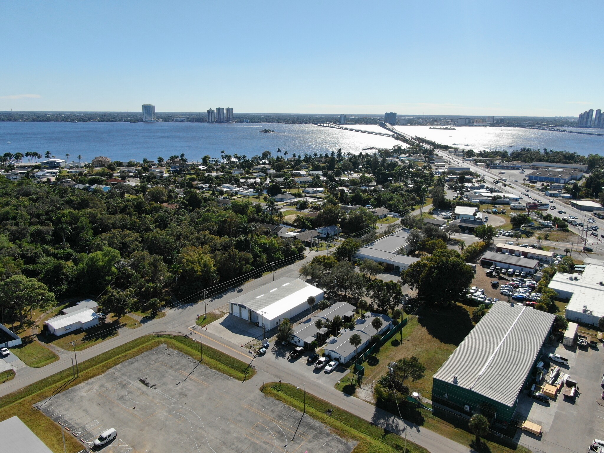 40 Willis Rd, North Fort Myers, FL for sale Primary Photo- Image 1 of 8