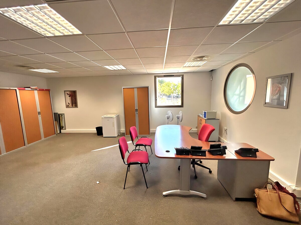 515 Avenue De La Tramontane, La Ciotat, BDR 13600 -  -  - Interior Photo - Image 2 of 2
