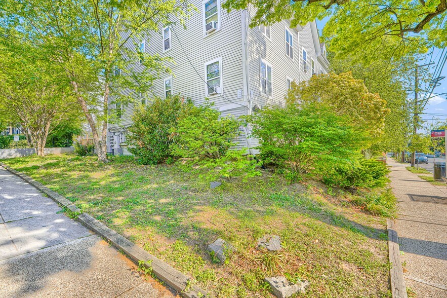2635 12th St NE, Washington, DC à vendre - Photo du bâtiment - Image 2 de 17
