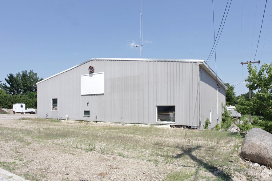 1365 E Main St, Edmore, MI à vendre - Photo principale - Image 1 de 2