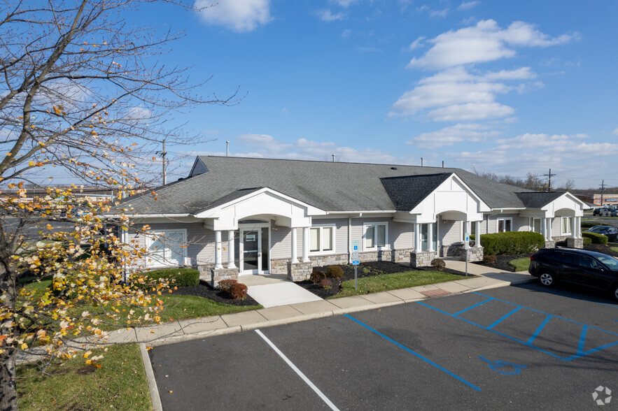 1900 Mt. Holly Rd, Burlington, NJ for lease - Building Photo - Image 2 of 4