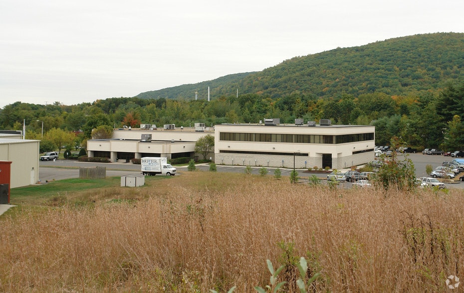 110 Halcyon Dr, Bristol, CT for sale - Building Photo - Image 3 of 3