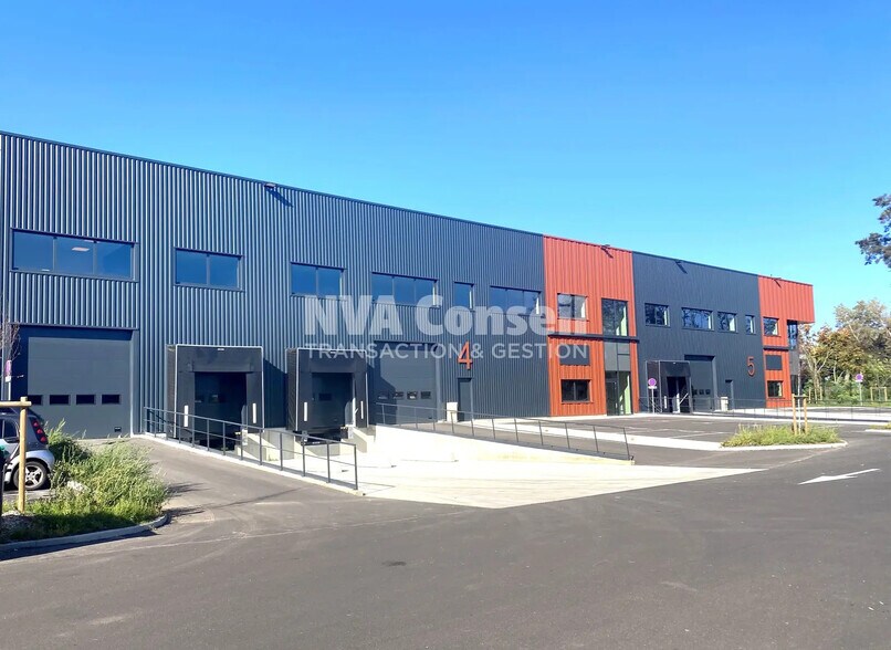 Flex dans SAINT-OUEN-L'AUMONE à louer - Photo du bâtiment - Image 3 de 16