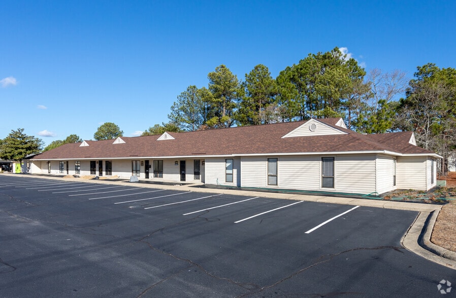 5841-5851 Ramsey St, Fayetteville, NC for lease - Building Photo - Image 2 of 22