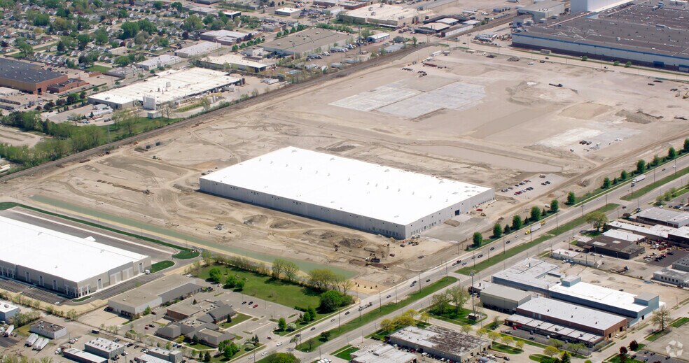 23950 Mound Rd, Warren, MI à louer - Aérien - Image 2 de 3