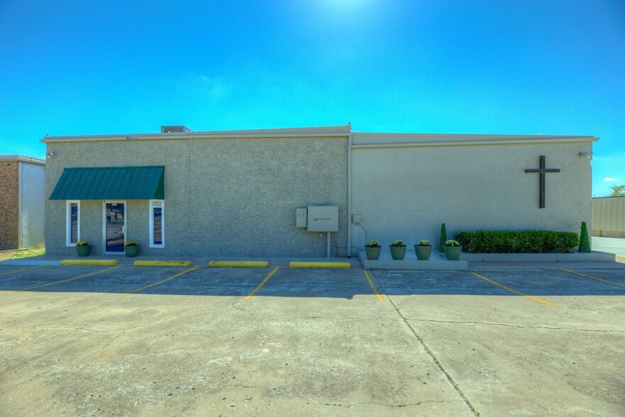 1109 E Memphis St, Broken Arrow, OK for lease - Building Photo - Image 1 of 49