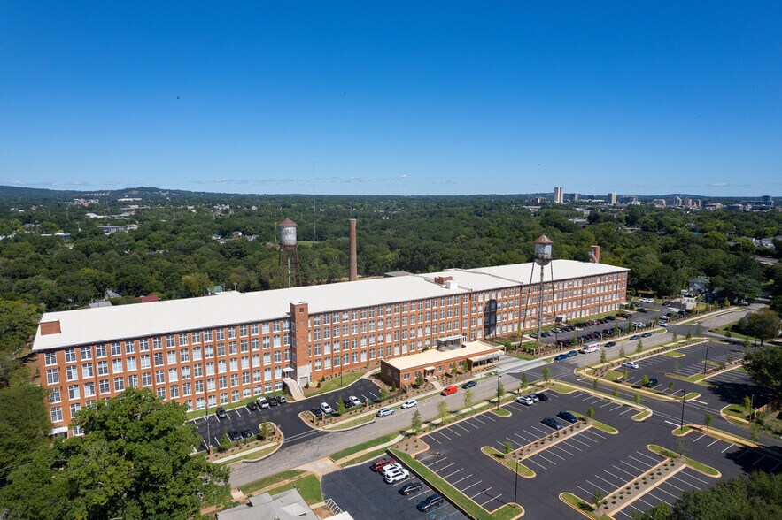 1 E Main St, Greenville, SC à louer - Photo du bâtiment - Image 2 de 14