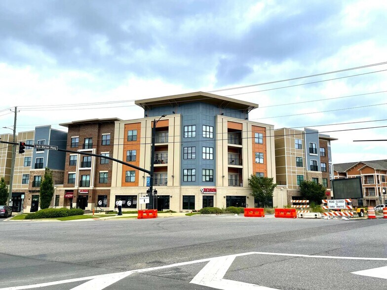 2330 Jack Warner Pkwy, Tuscaloosa, AL à louer - Photo du bâtiment - Image 1 de 3