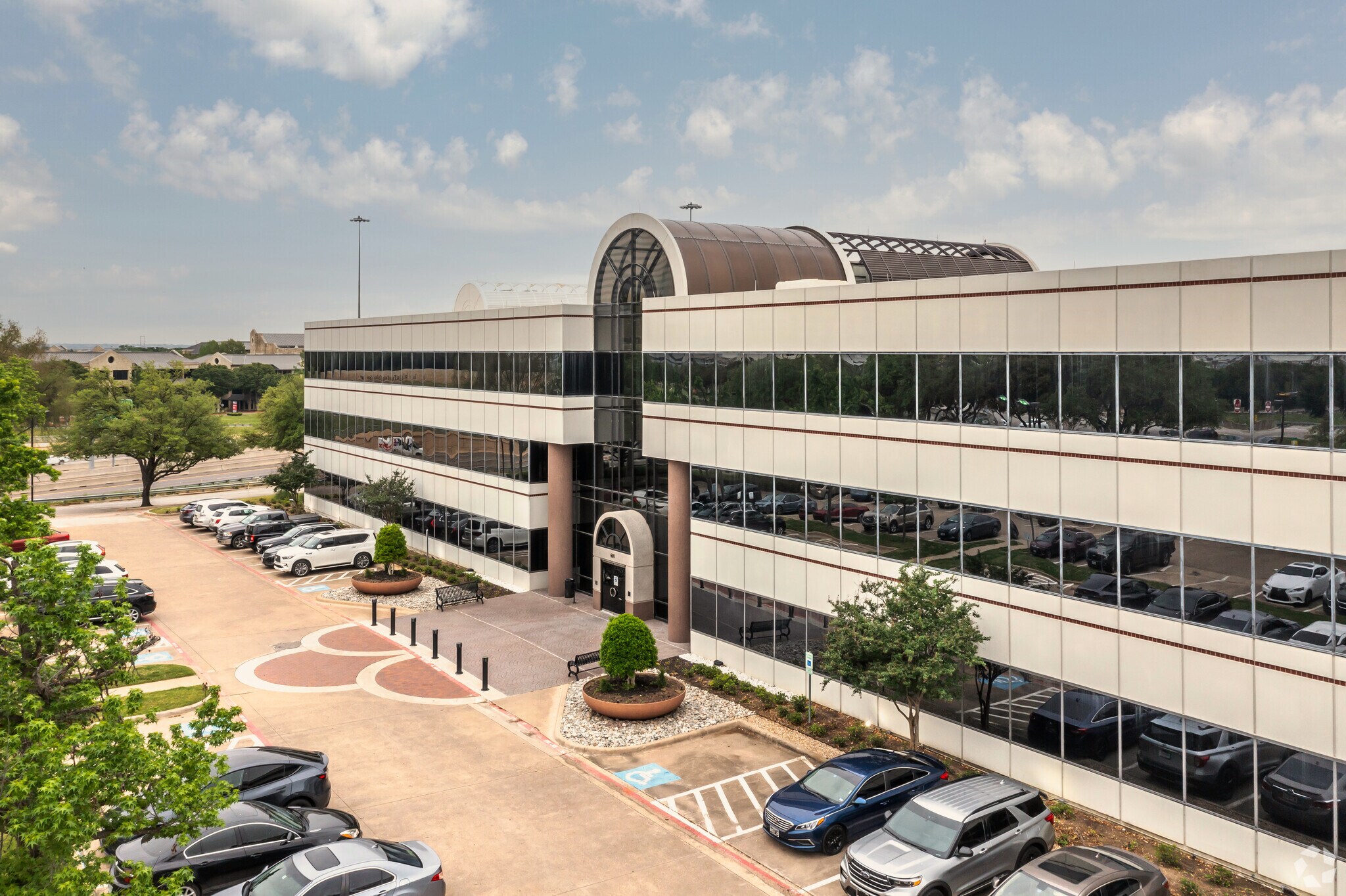 600 E John Carpenter Fwy, Irving, TX à louer Photo principale- Image 1 de 22