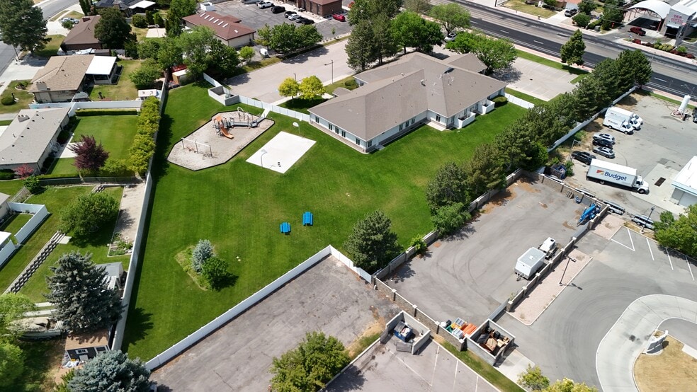 2751-2761 W 9000 S, West Jordan, UT à vendre - Photo du bâtiment - Image 2 de 8