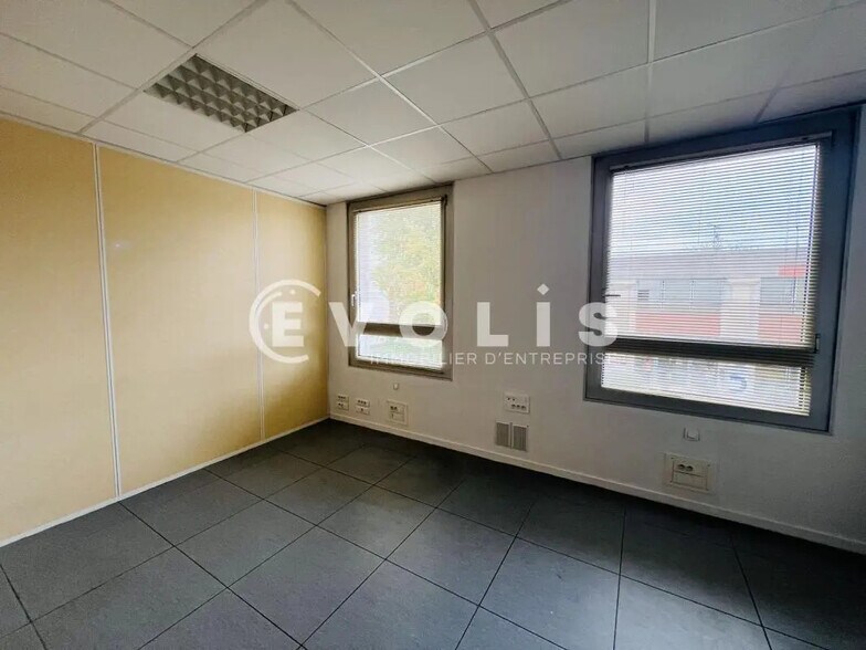 40 Rue Vladimir Jankelevitch, Émerainville à louer - Photo intérieure - Image 3 de 5