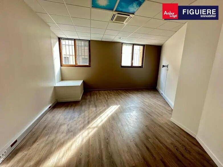 Office in Aix-en-Provence for lease - Building Photo - Image 2 of 13
