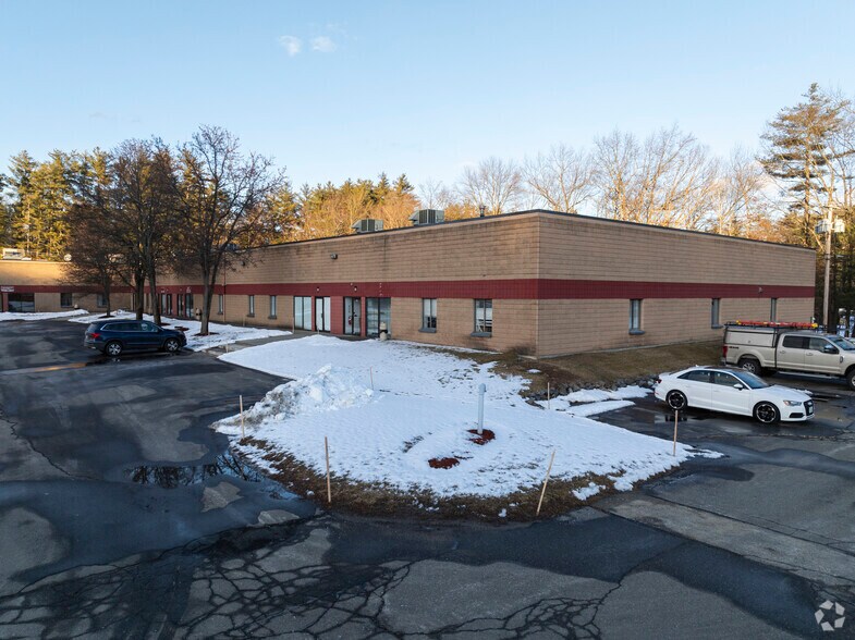 26 Clinton Dr, Hollis, NH à louer - Photo du bâtiment - Image 2 de 6