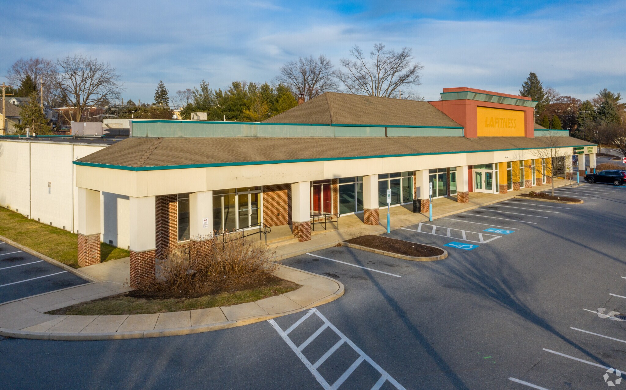 401-403 West Chester Pike, Havertown, PA à louer Photo principale- Image 1 de 5