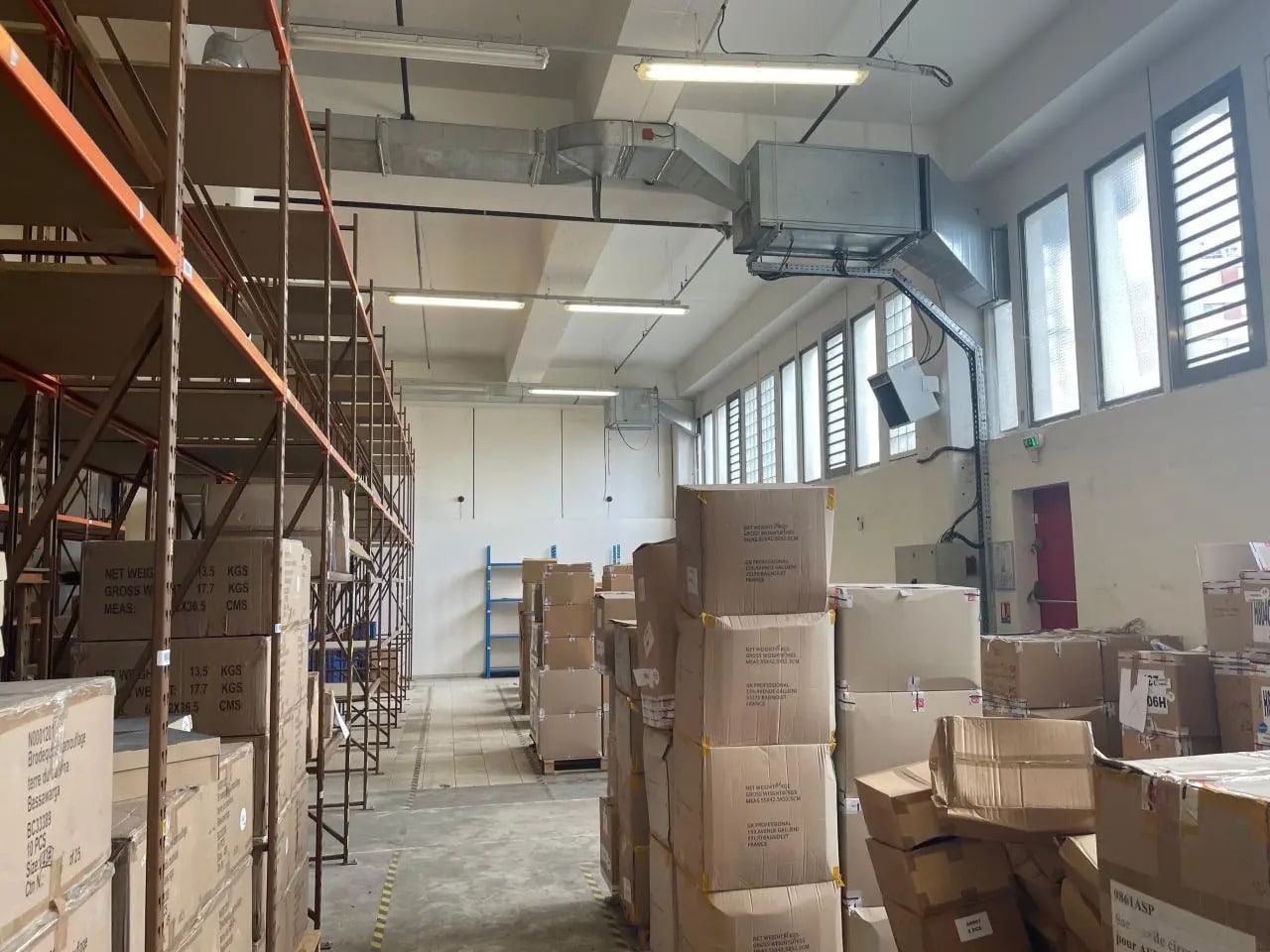 Flex in Montreuil for sale Interior Photo- Image 1 of 7