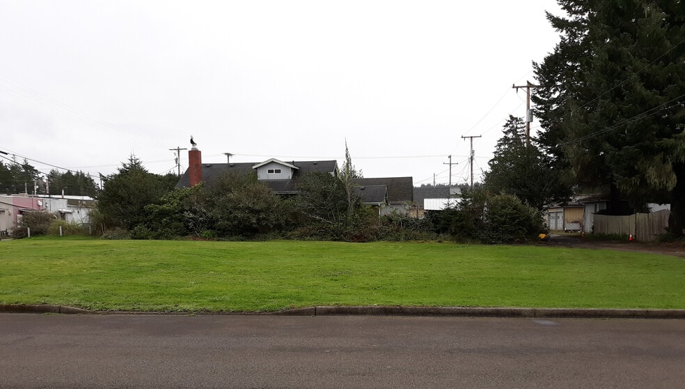 Maple Street, Florence, OR for sale - Building Photo - Image 2 of 12