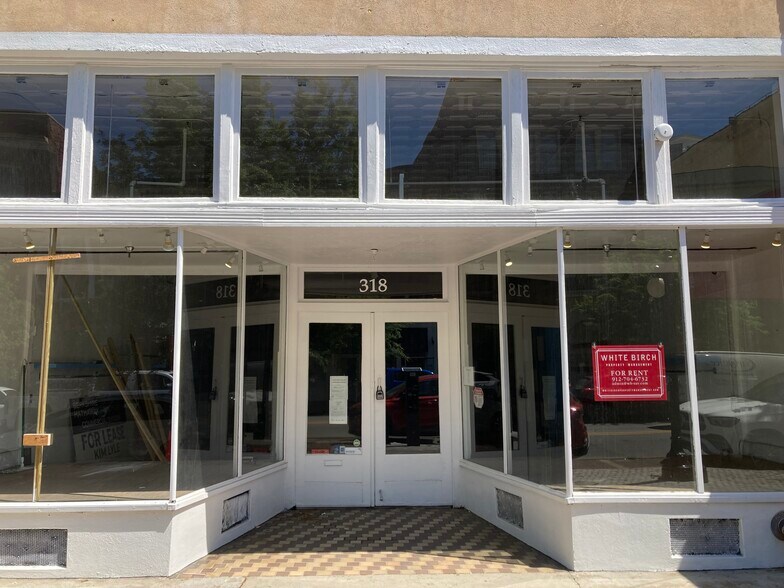 318 W Broughton St, Savannah, GA à louer - Photo du bâtiment - Image 2 de 23