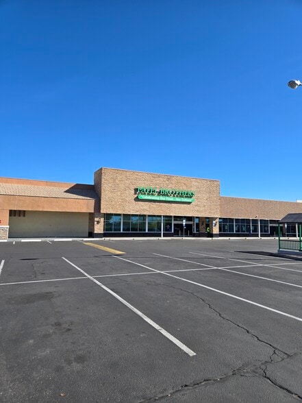 17002 N Cave Creek Rd, Phoenix, AZ à louer - Photo du bâtiment - Image 2 de 21