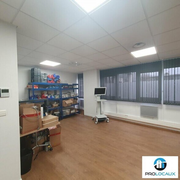 Bureau dans Gières à louer - Photo du bâtiment - Image 2 de 16