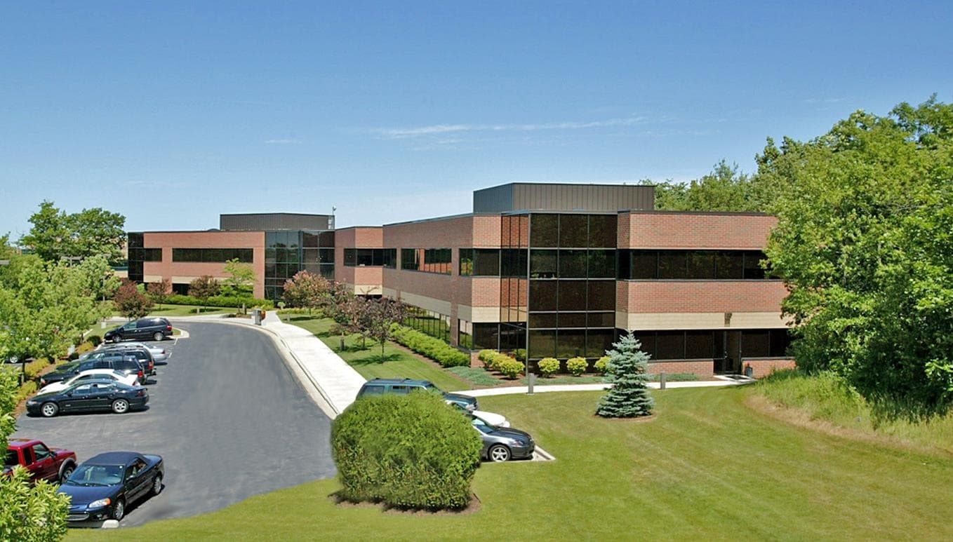 N16 W23233 Stone Ridge Dr, Waukesha, WI for sale Building Photo- Image 1 of 7