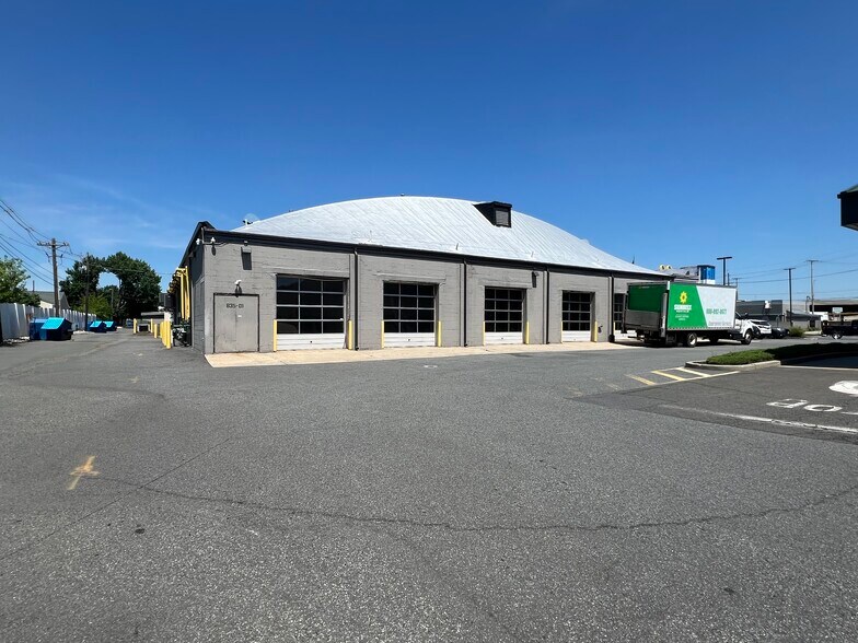 833-835 Roosevelt Ave, Carteret, NJ à louer - Photo du bâtiment - Image 3 de 7