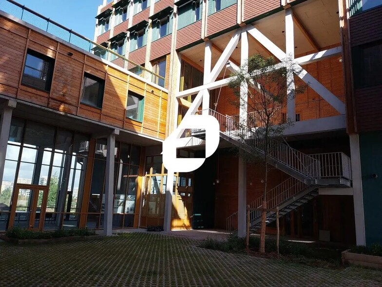 Commerce de détail dans Nantes à louer - Photo du bâtiment - Image 2 de 19